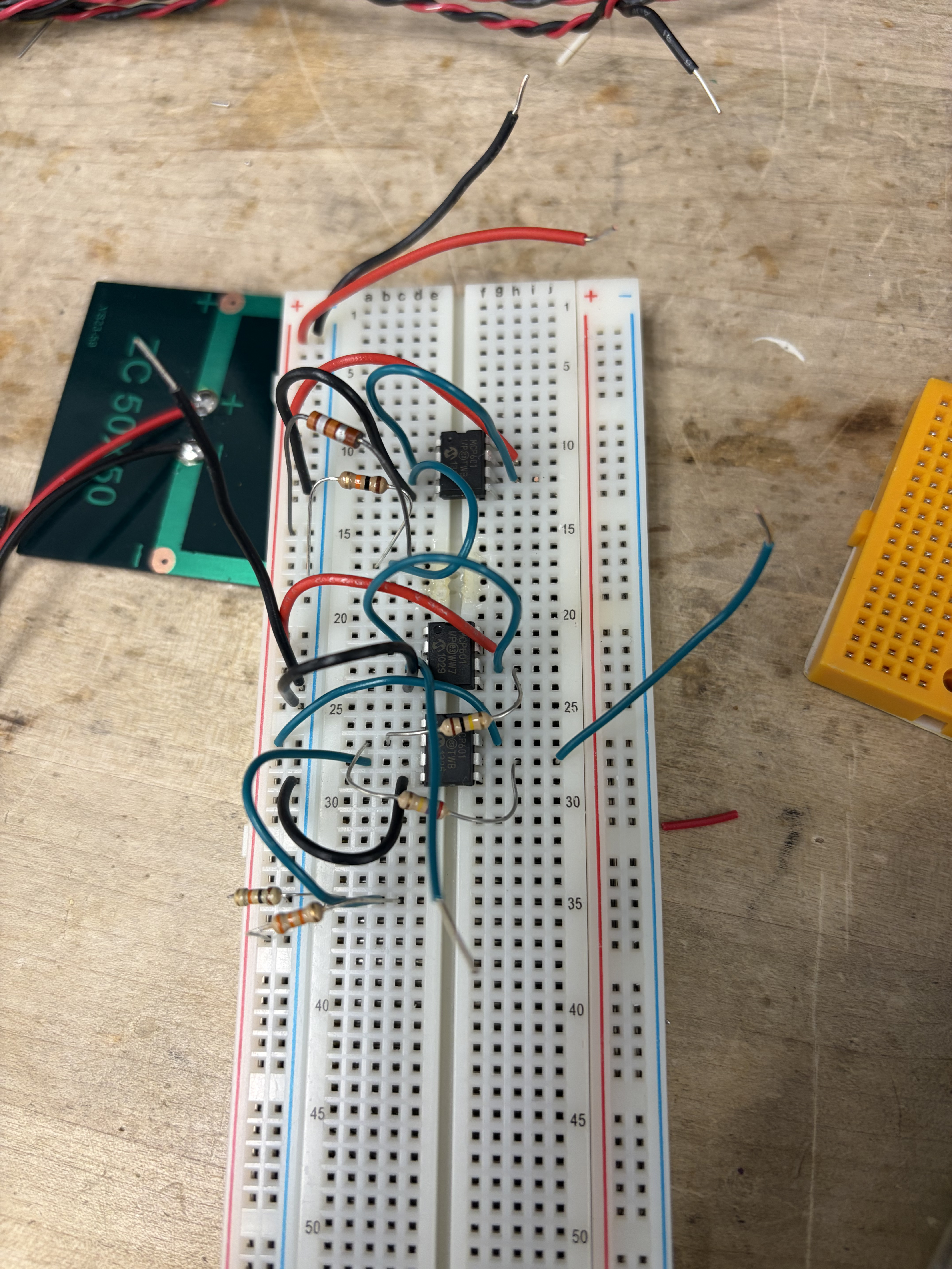 AUV solar panel circuit